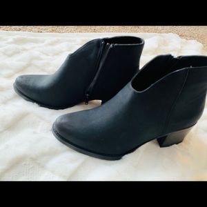 BRAND NEW BLACK ANKLE BOOTS-9